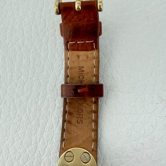 MICHAEL KORS MK 2236 WOMENS GOLD TONE RECTANGULAR WATCH BROWN LEATHER WRAP STRAP main image 5